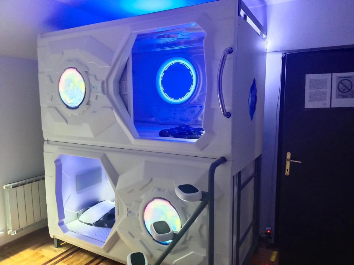 Panda Victor Space Capsule Hostel-Neo Nomad Belgrade Luaran gambar