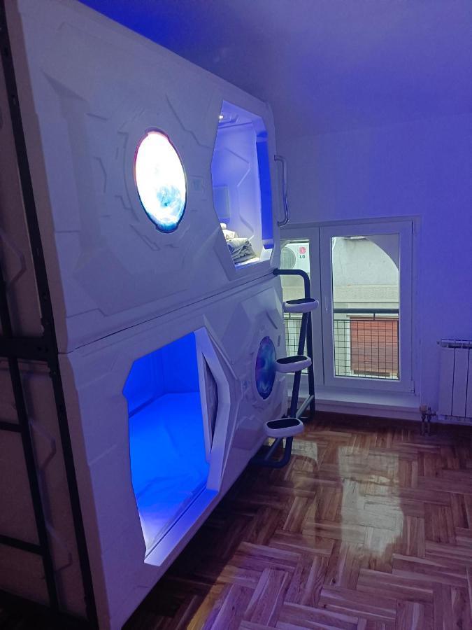 Panda Victor Space Capsule Hostel-Neo Nomad Belgrade Luaran gambar