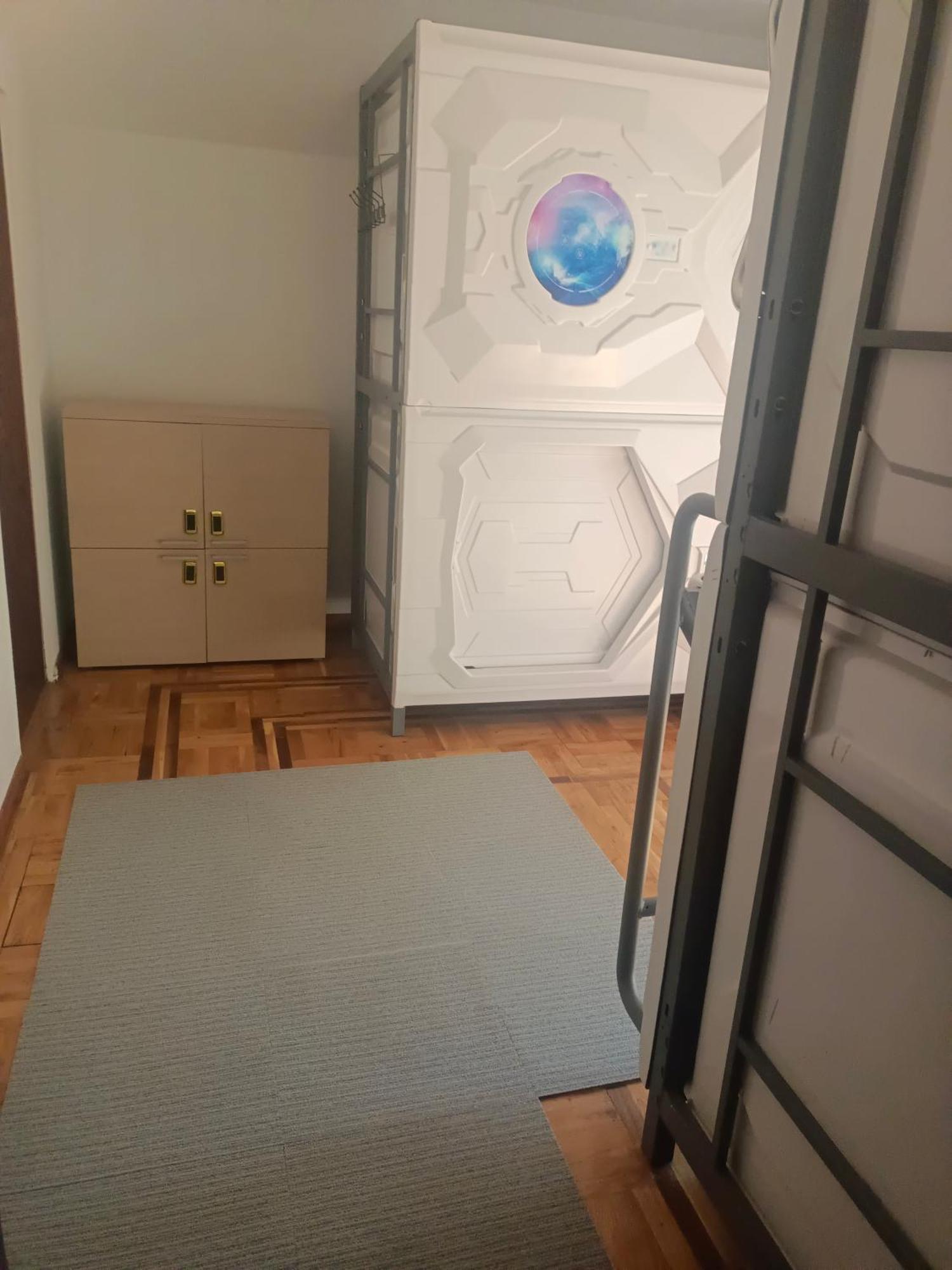 Panda Victor Space Capsule Hostel-Neo Nomad Belgrade Luaran gambar