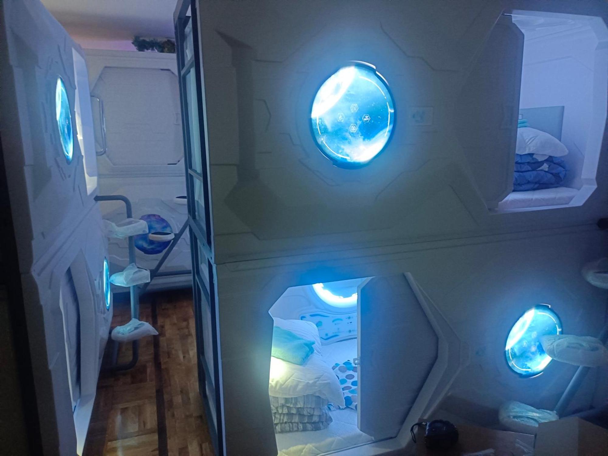 Panda Victor Space Capsule Hostel-Neo Nomad Belgrade Luaran gambar